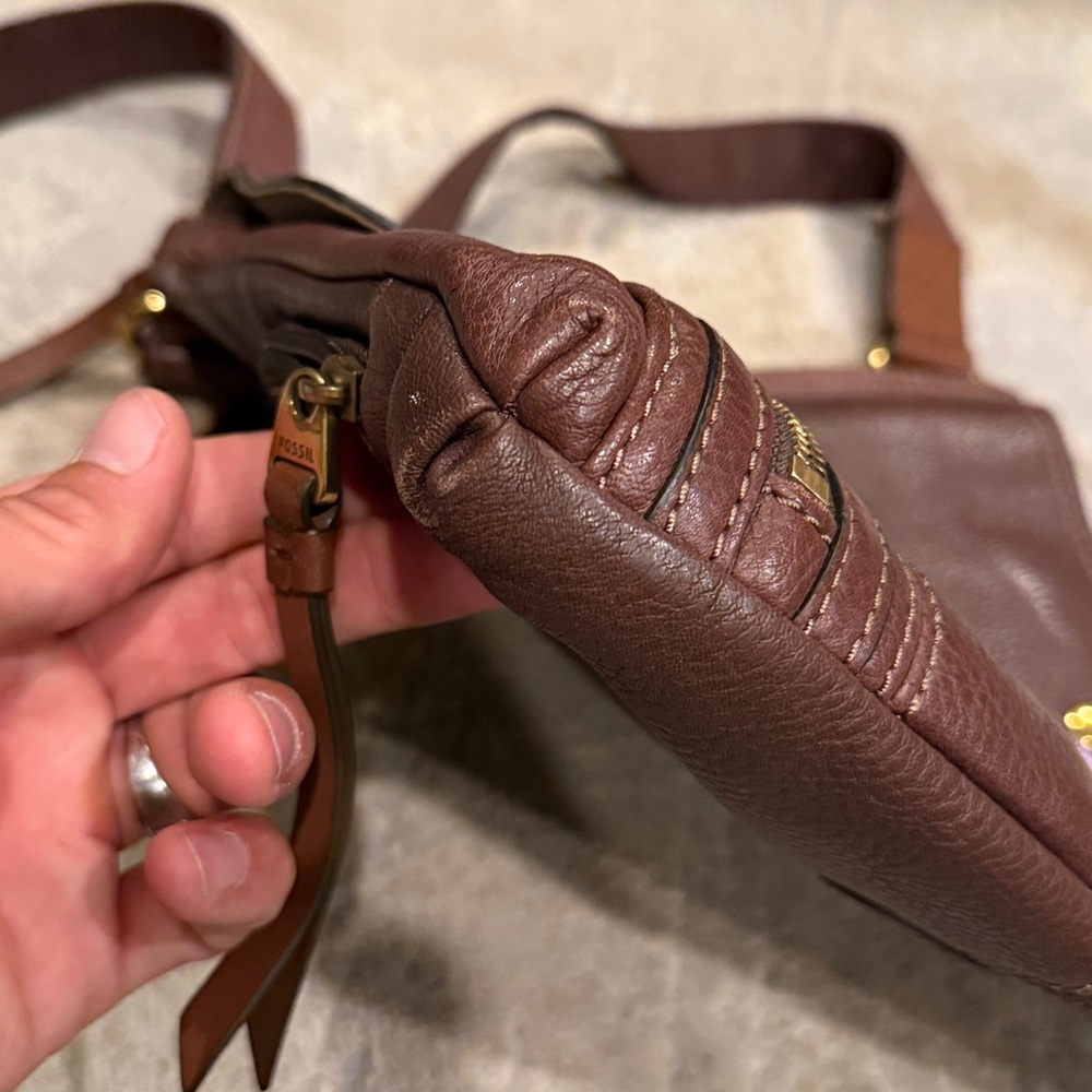 Fossil Morgan Traveler messenger bag brown pebbled leather with gold crossbody - Picture 13 of 14
